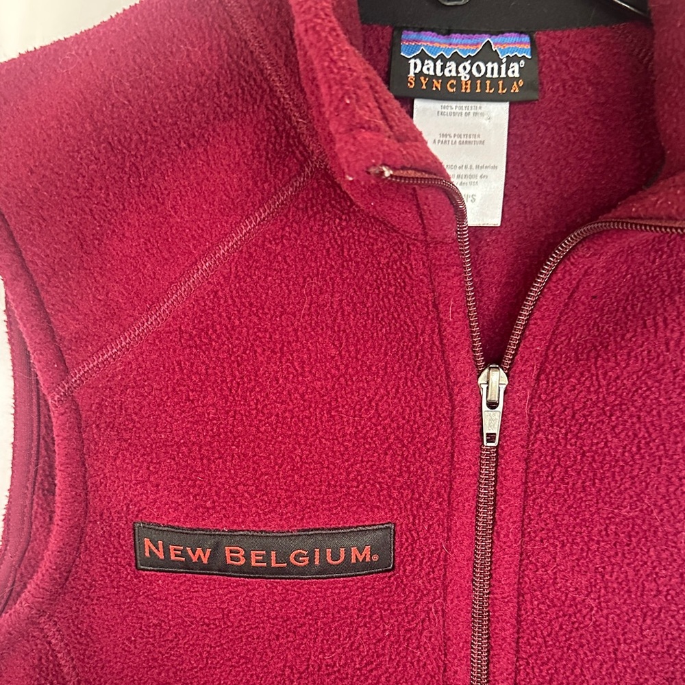 Patagonia New Belgium Brewing Burgundy Fleece Vest with Zipper Pockets - Picture 3 of 4